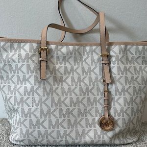 Michael Kors medium travel tote vanilla.